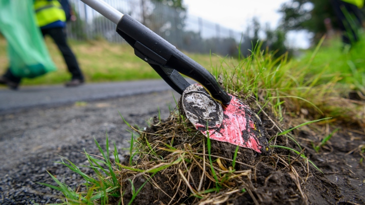 Volunteers litter picking on National Cycle Network Route 73 in Kilwinning.