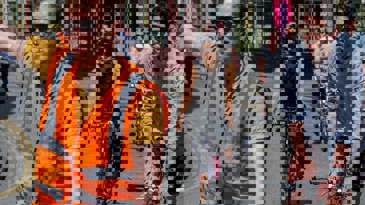 Volunteer leading a ride in London