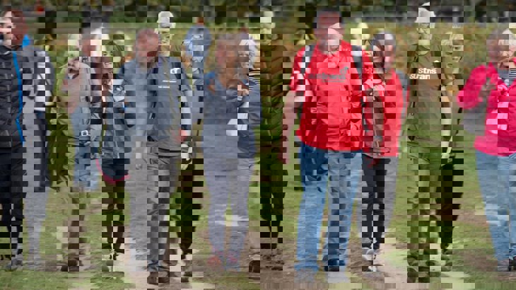 Volunteer leading a walk in London