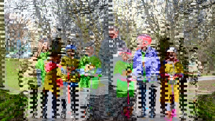 Children with Olympic athlete Dame Sarah Storey