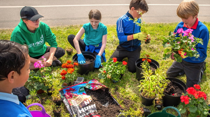 children planting flowers
