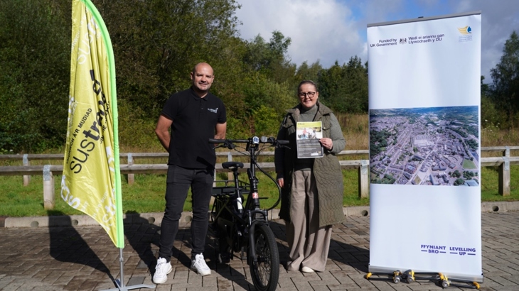 Walk Wheel Cycle Trust staff member with a Merthyr Tydfil local at the launch event for the E-Move project